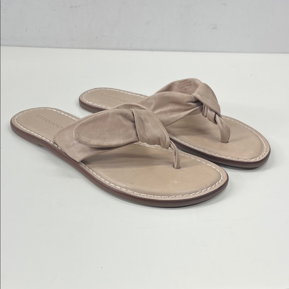 New BERNARDO Lillian Padded Bow Thong Flat Sandals Size 10 - Picture 1 of 5